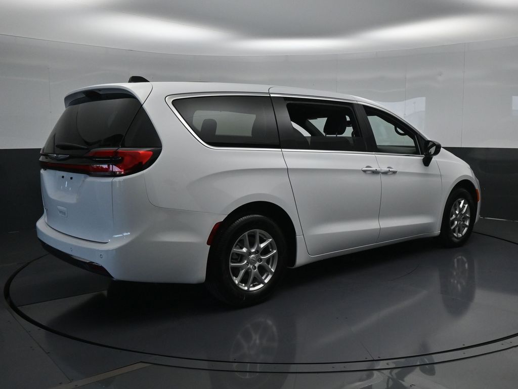 2025 Chrysler Pacifica Touring photo 2