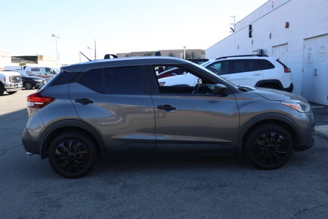 2019 Nissan Kicks S photo 2
