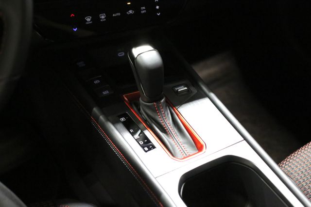 2025 Nissan Kicks SR photo 9