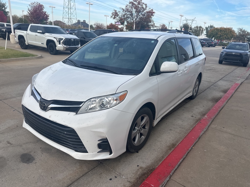 2018 Toyota Sienna LE