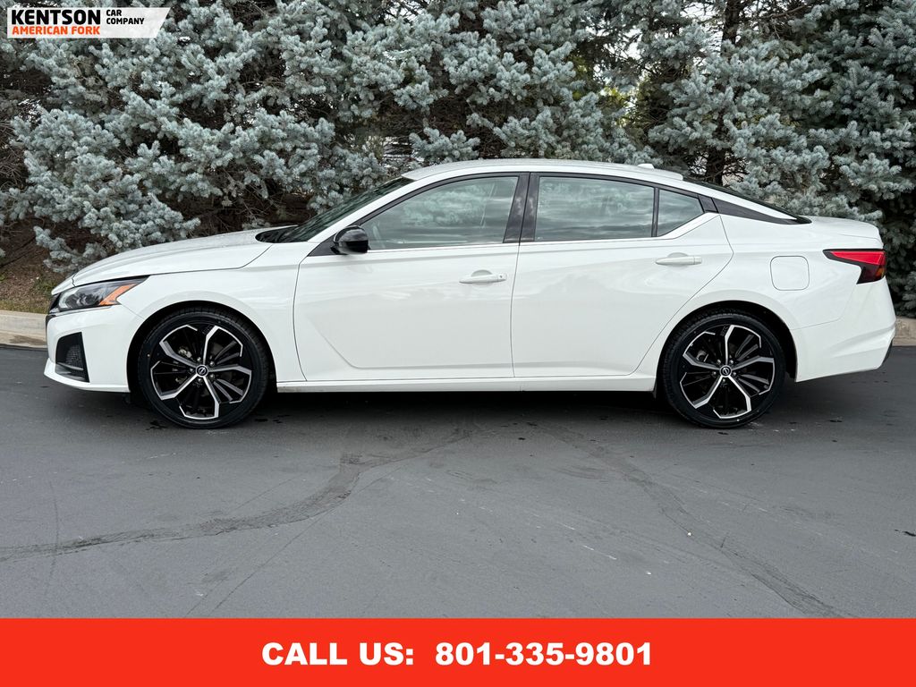 2024 Nissan Altima 2.5 SR photo 4
