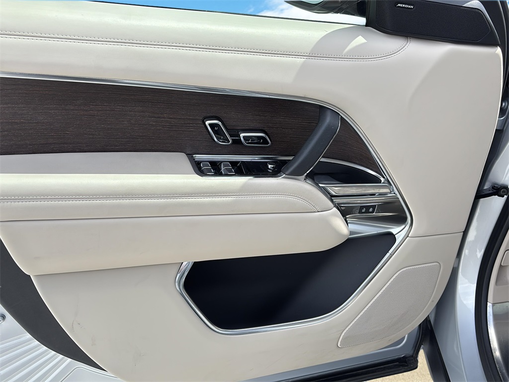 2023 Land Rover Range Rover SE photo 23