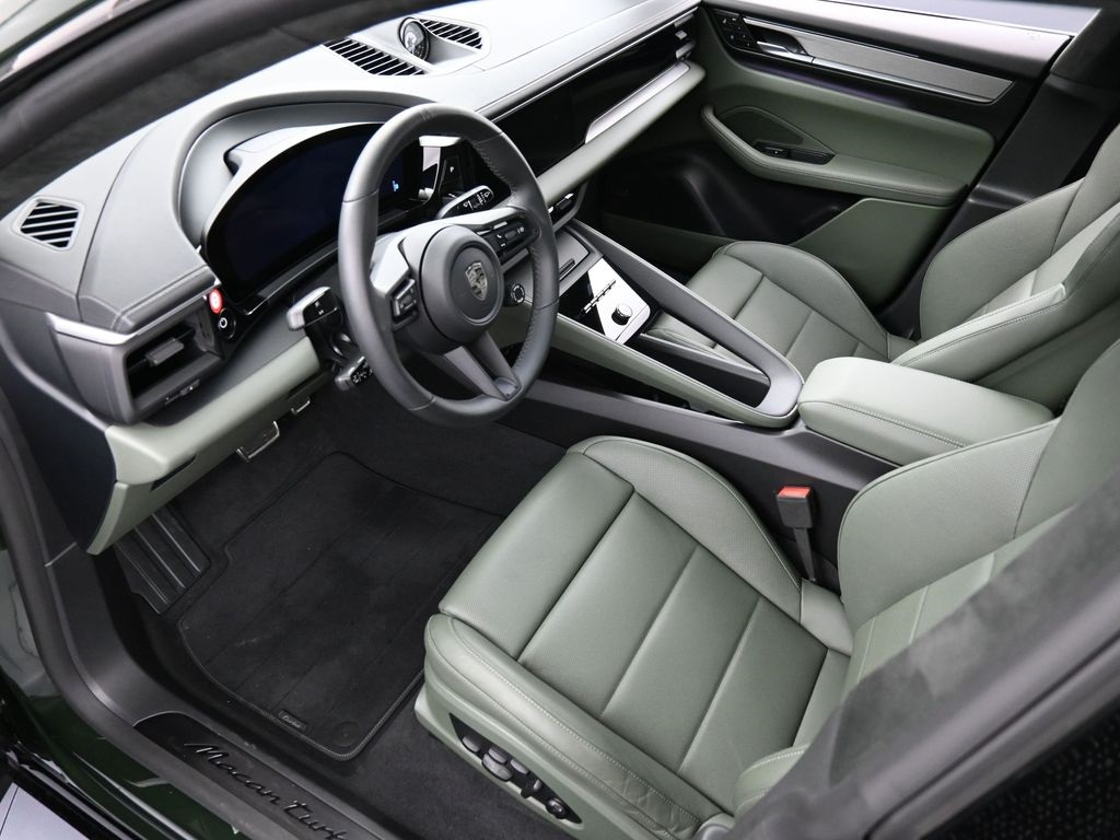 2024 Porsche Macan Turbo Electric photo 4