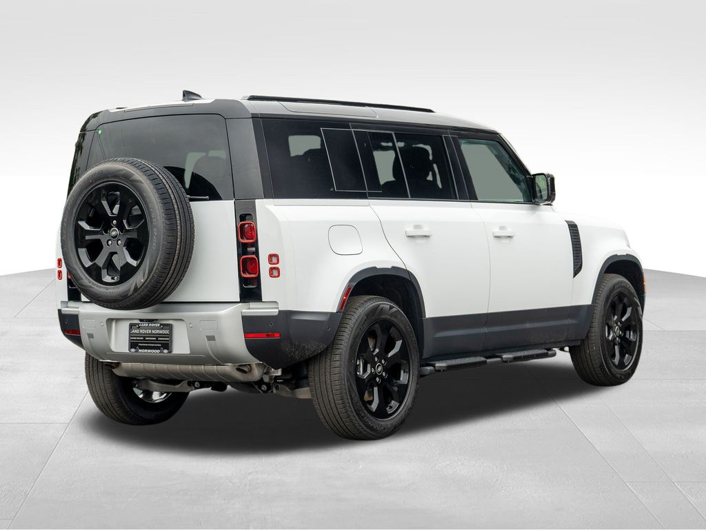 2025 Land Rover Defender 110 S photo 4