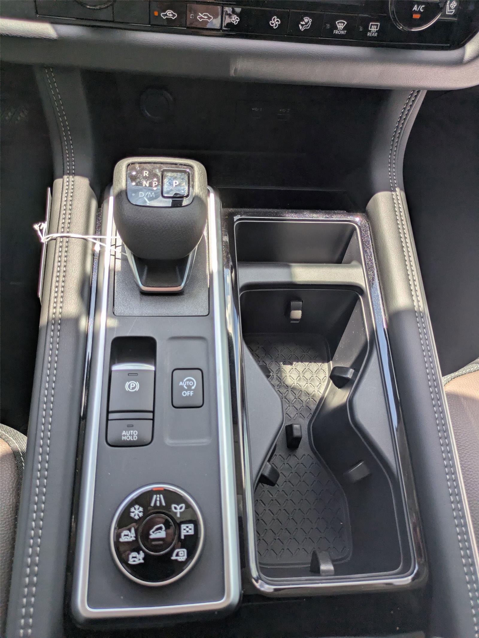 2025 Nissan Pathfinder Platinum photo 19