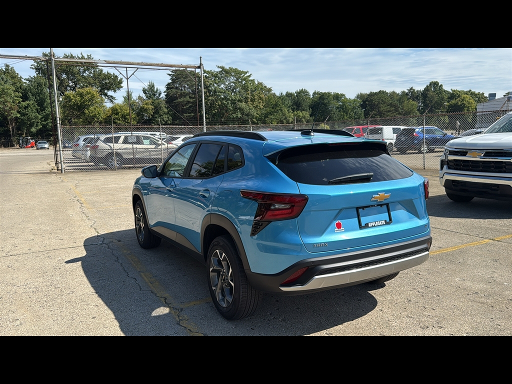 2025 Chevrolet Trax LT photo 3