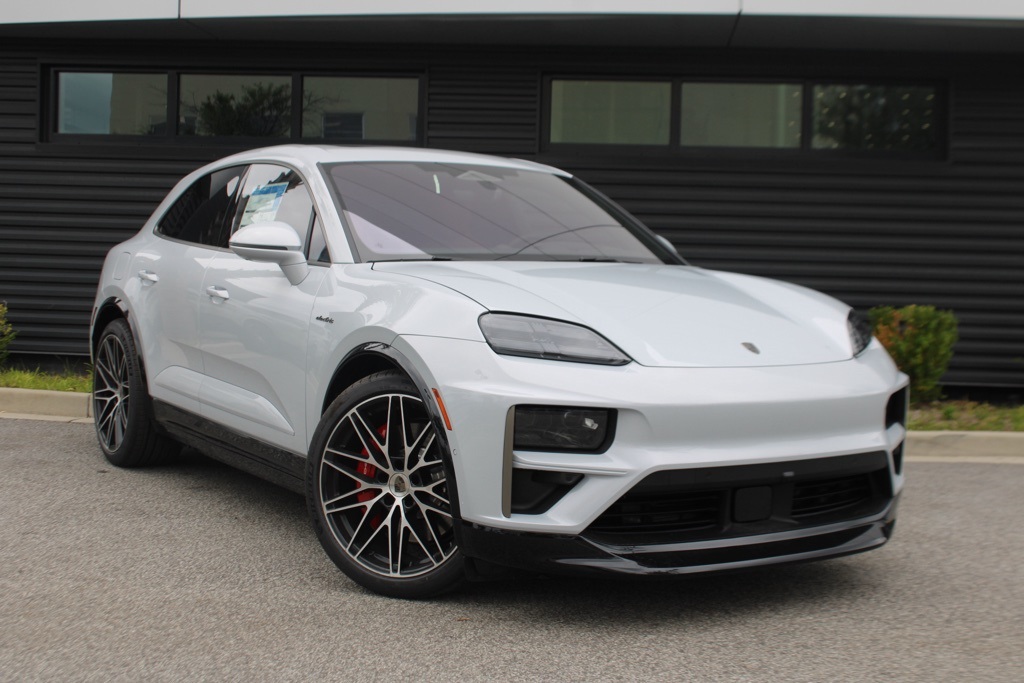 2025 Porsche Macan Electric Turbo photo 9