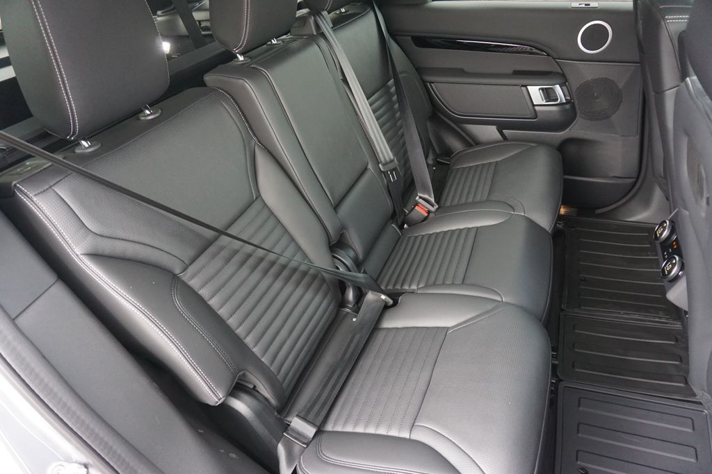 2025 Land Rover Discovery S photo 27