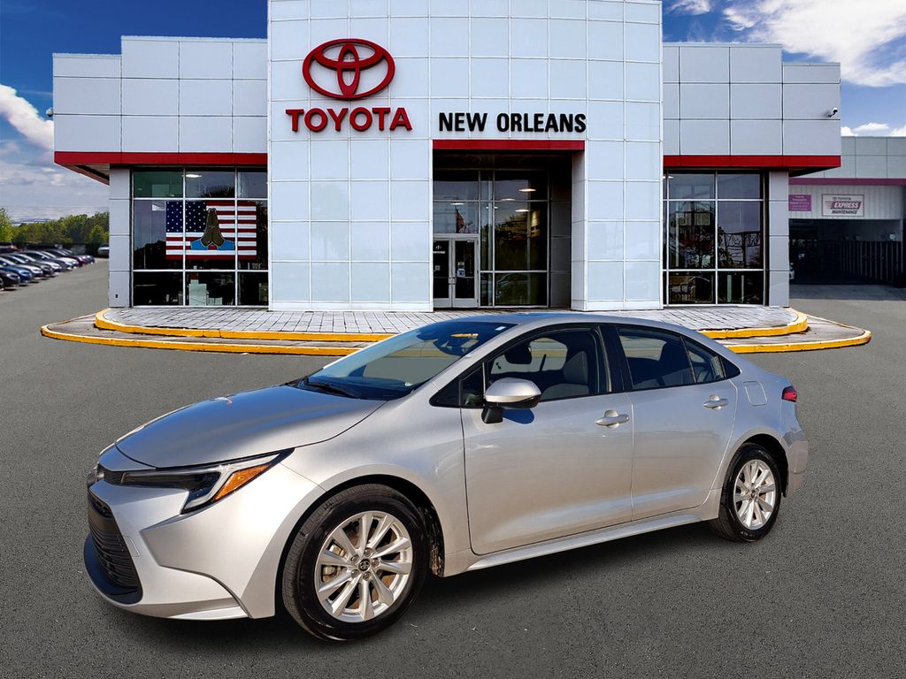 2024 Toyota Corolla LE's photo