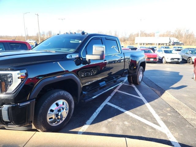 2024 GMC Sierra 3500HD Denali's photo