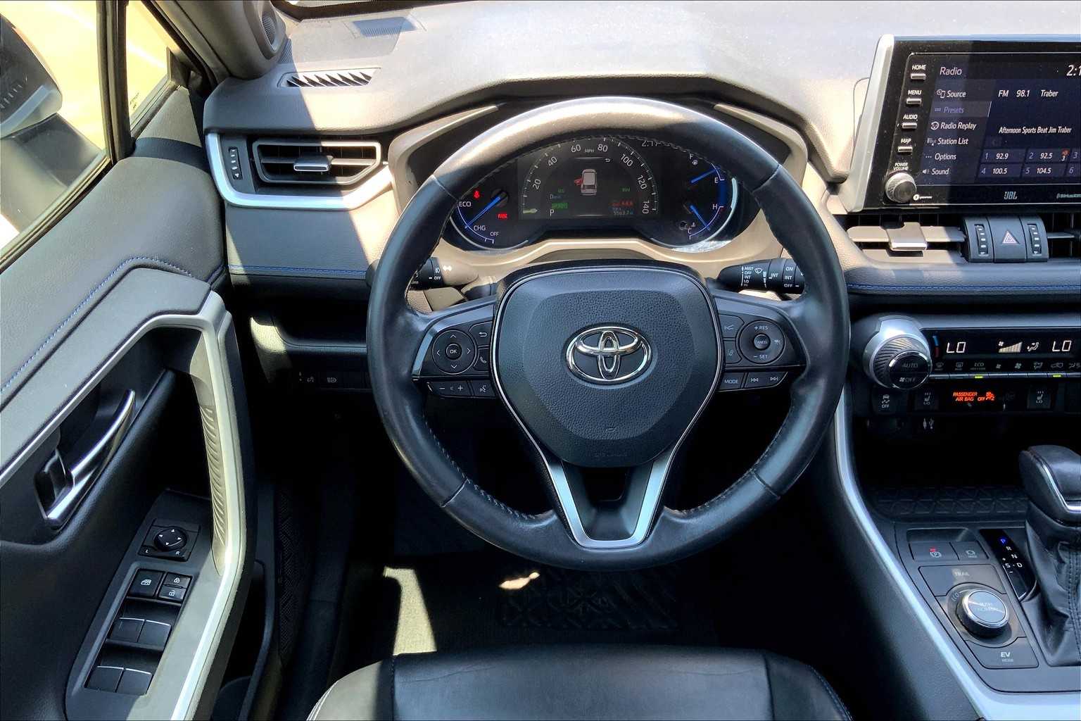 2019 Toyota RAV4 Hybrid XSE photo 5