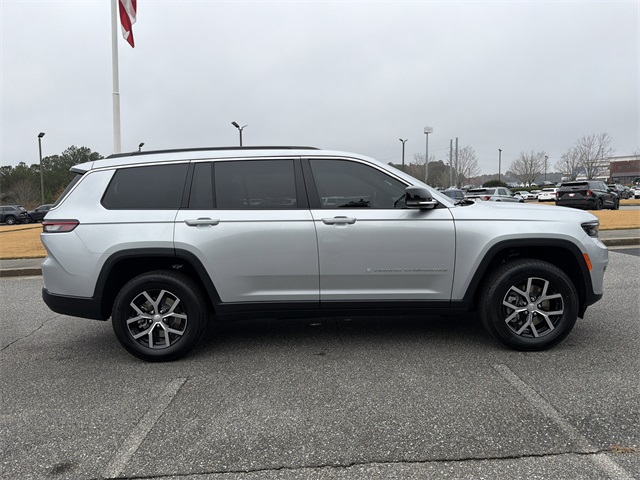2025 Jeep Grand Cherokee Limited photo 4
