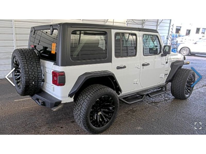 2023 Jeep Wrangler Sahara photo 3