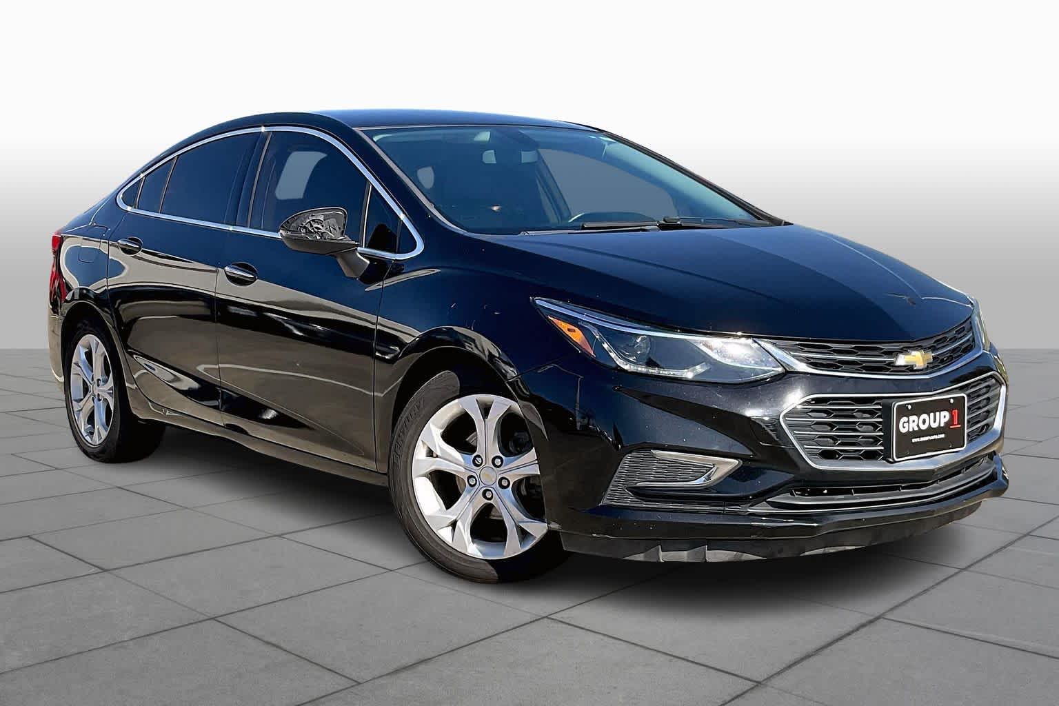 2017 Chevrolet Cruze Premier photo 2