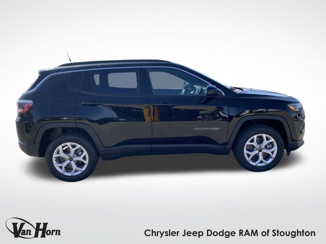 2025 Jeep Compass Latitude photo 2