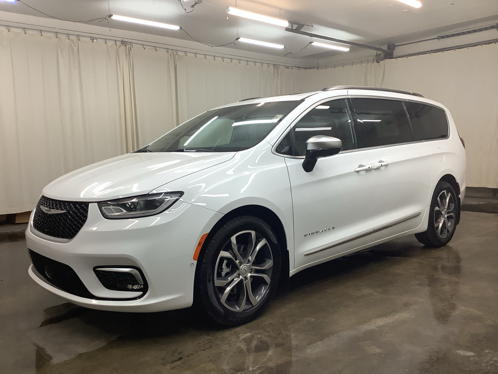2026 Chrysler Pacifica Pinnacle's photo