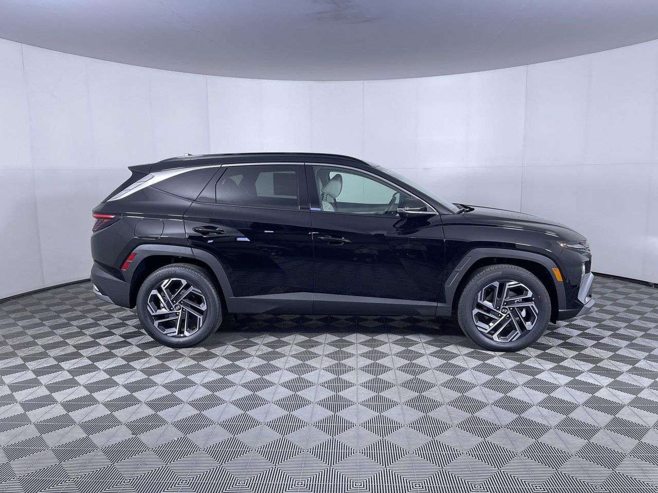 2025 Hyundai Tucson Hybrid Limited Sport photo 3