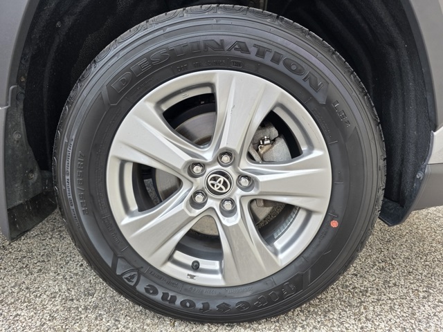 2024 Toyota RAV4 Hybrid XLE photo 23