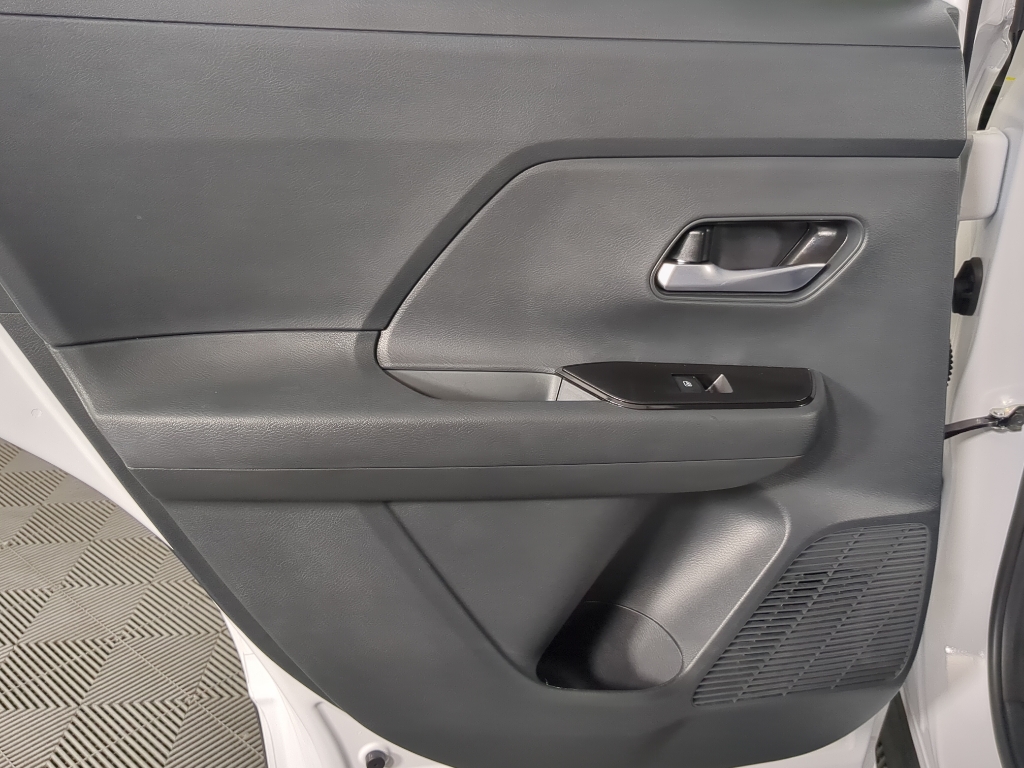 2026 Nissan Kicks SV photo 12