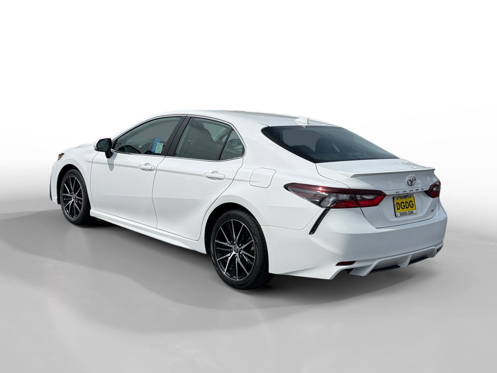 2023 Toyota Camry SE photo 3