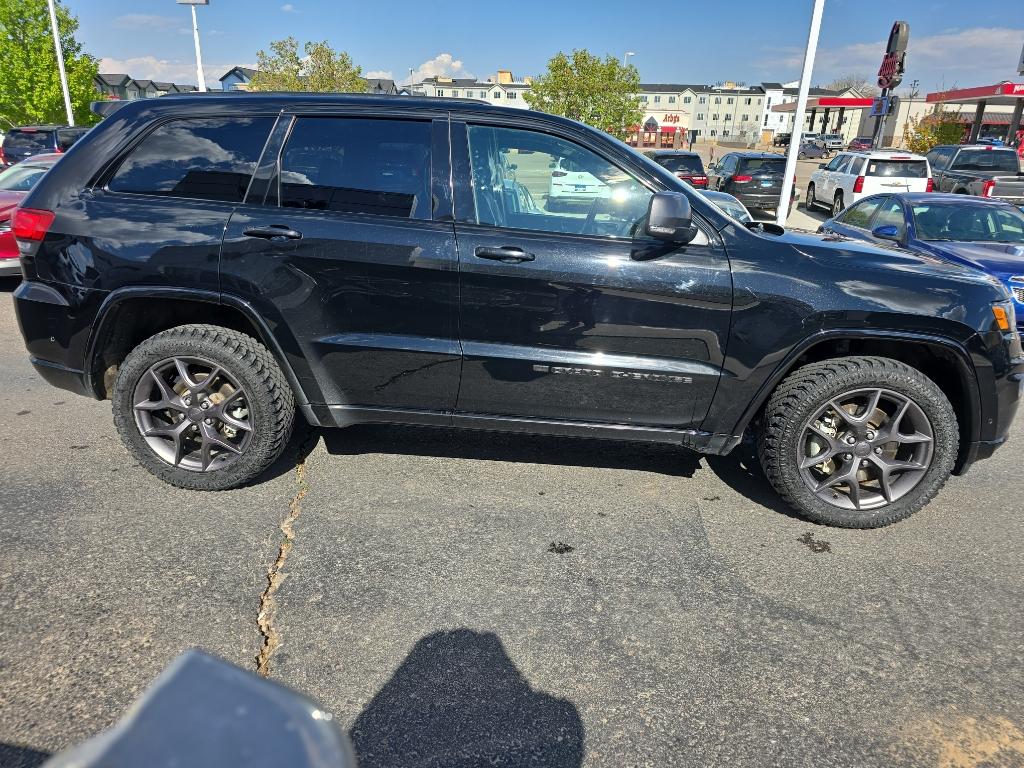 2021 Jeep Grand Cherokee Anniversary Edition photo 3