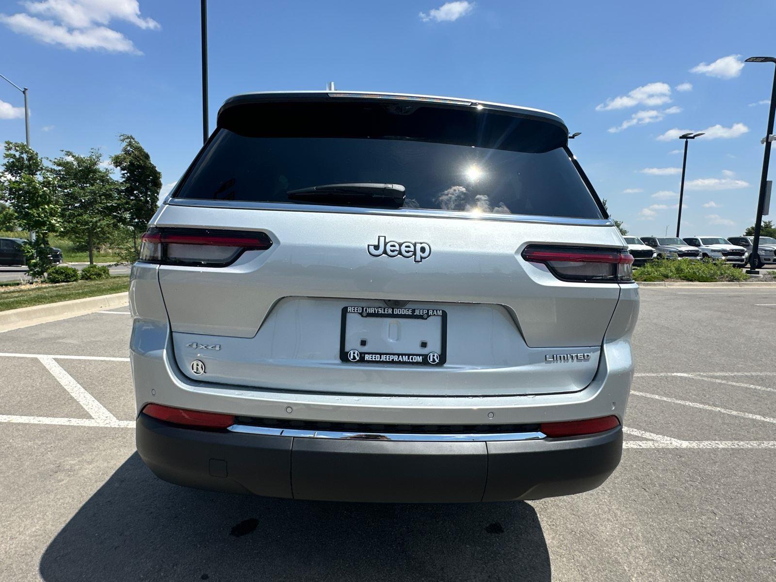2025 Jeep Grand Cherokee Limited photo 2