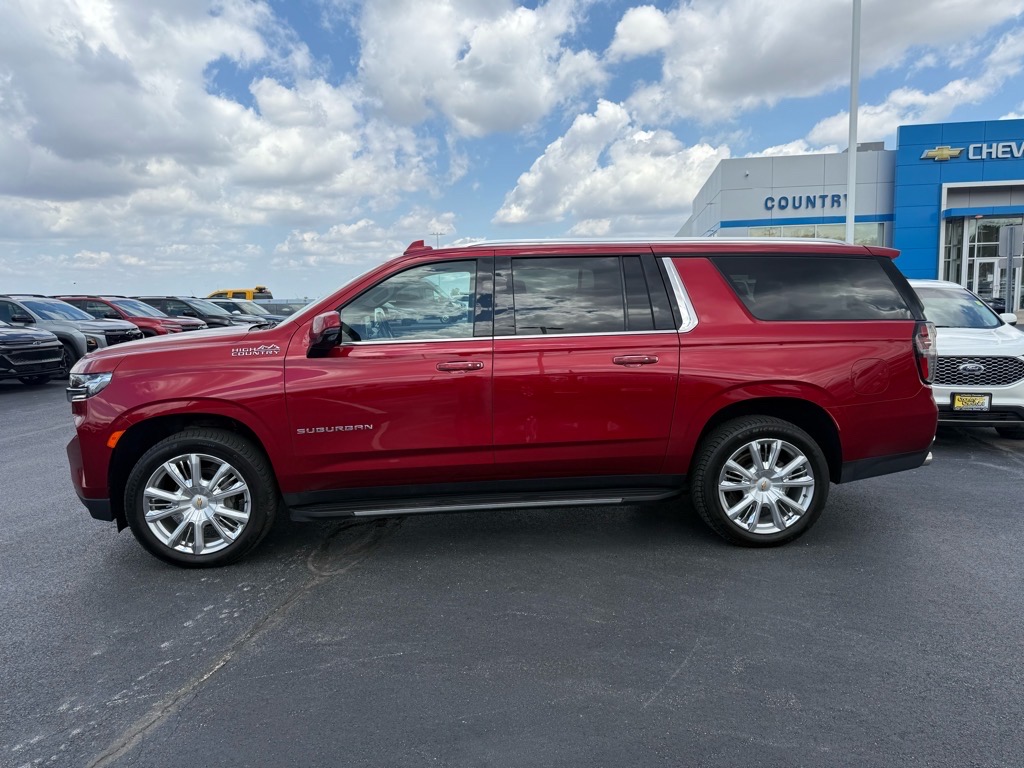 2023 Chevrolet Suburban High Country photo 2