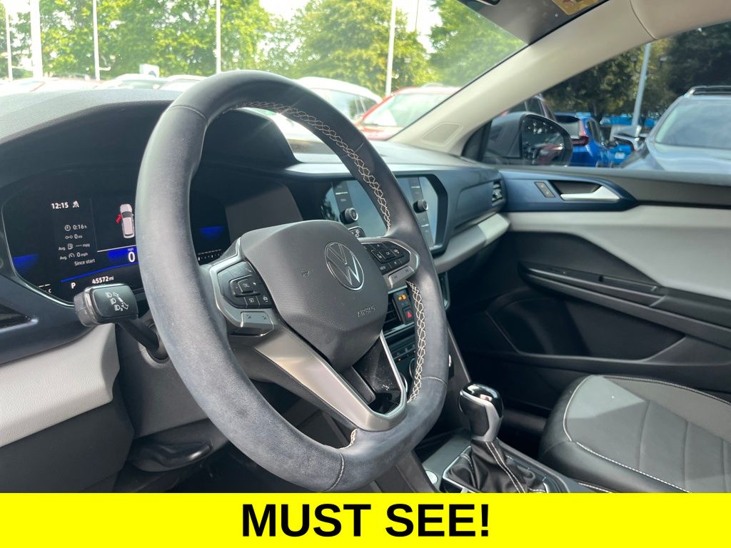 2022 Volkswagen Taos SE photo 3