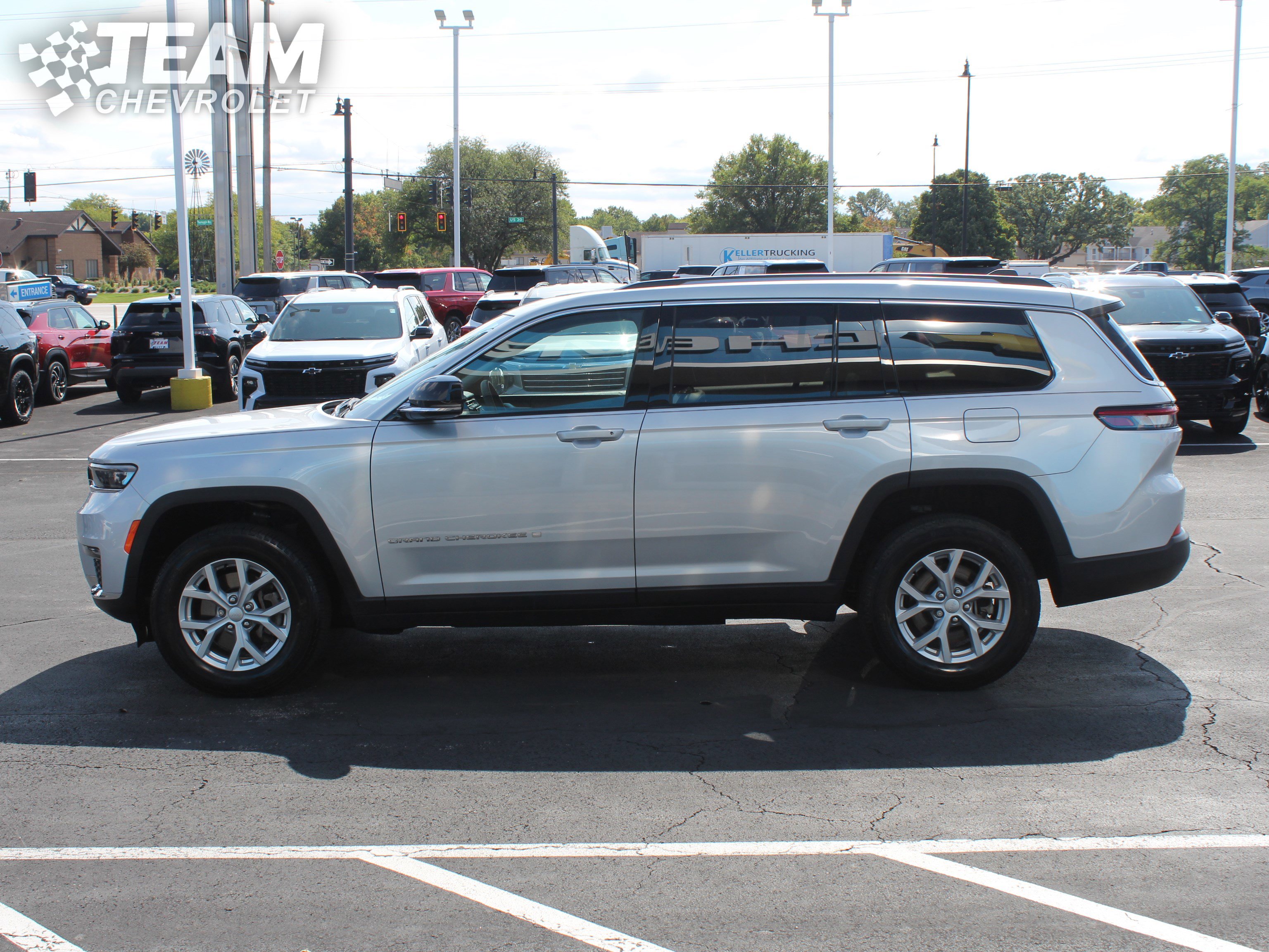 2023 Jeep Grand Cherokee Limited photo 3