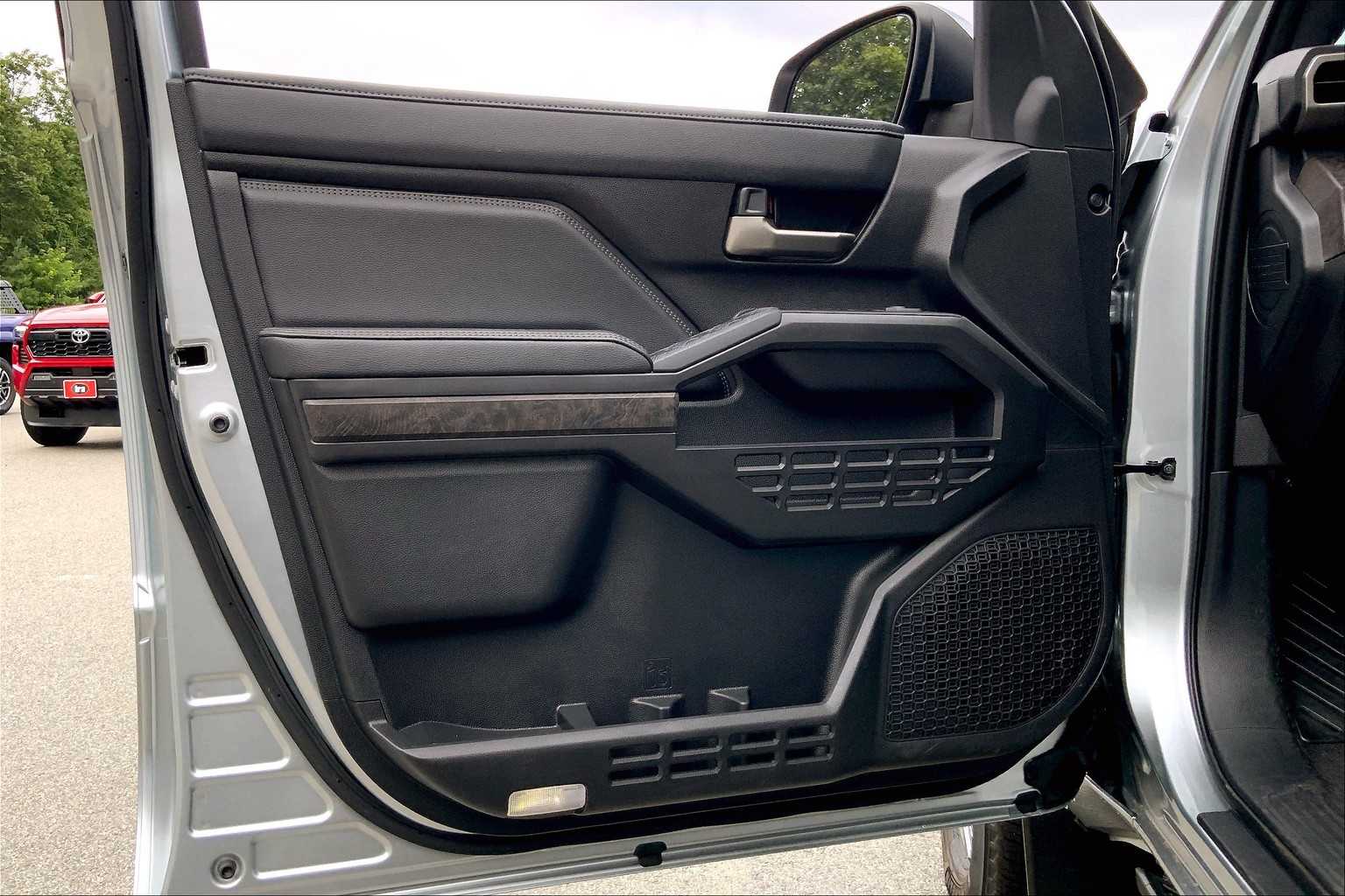 2025 Toyota Tacoma Limited photo 10