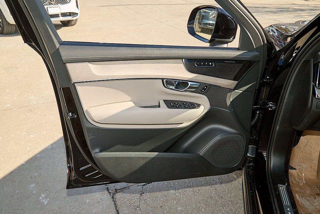 2026 VOLVO XC90 - Image 9