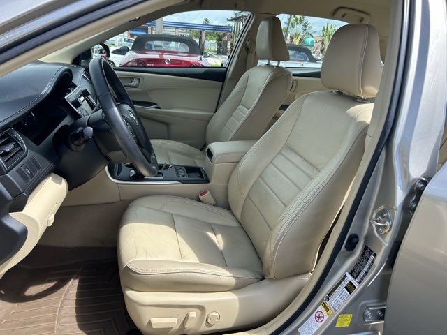 2015 Toyota Camry Hybrid XLE photo 14