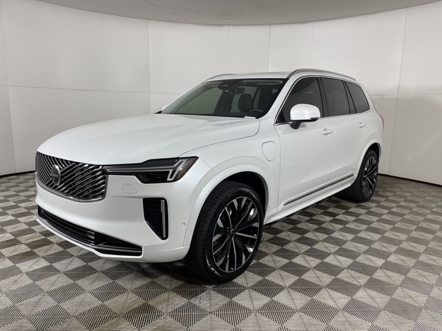 2025 Volvo XC90 T8 AWD Plus photo 4