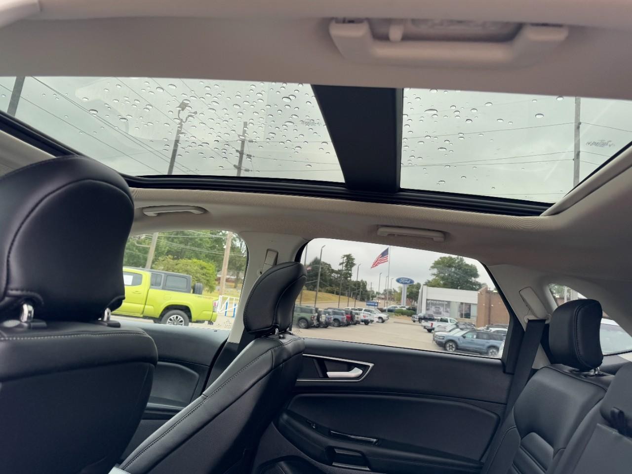 2019 Ford Edge SEL photo 10