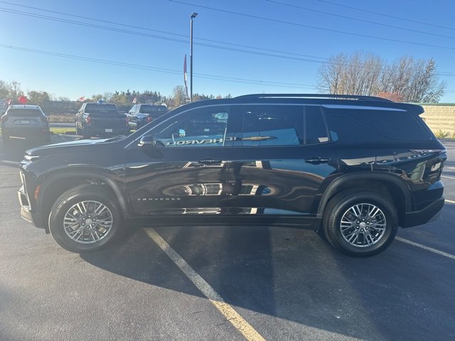 2025 Chevrolet Traverse photo 3