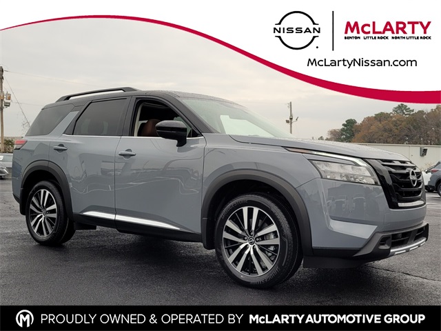 2025 Nissan Pathfinder Platinum's photo