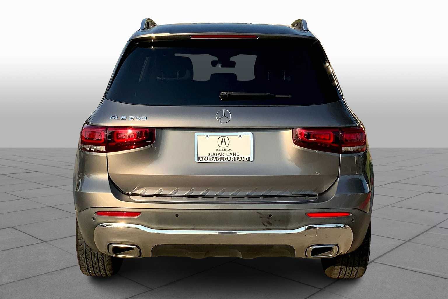 2022 Mercedes Benz GLB 250 photo 4