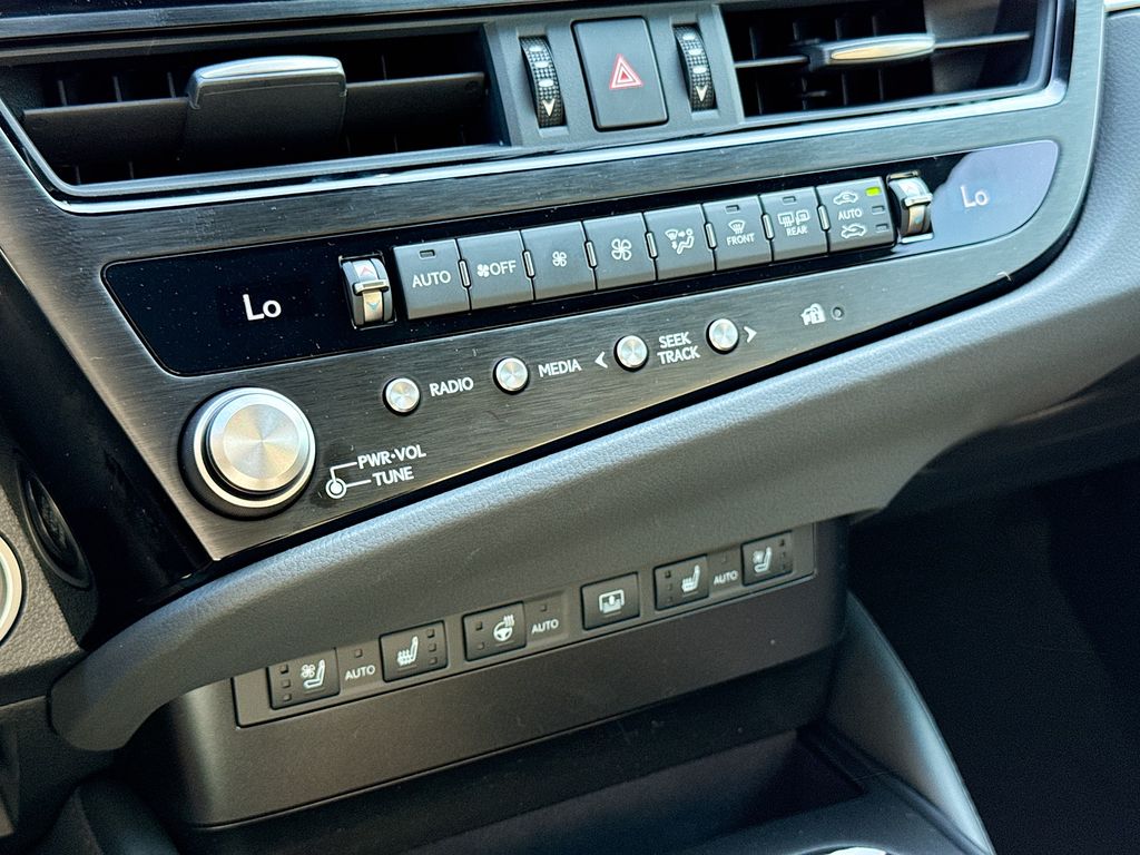 2025 Lexus ES 350 Ultra Luxury photo 33