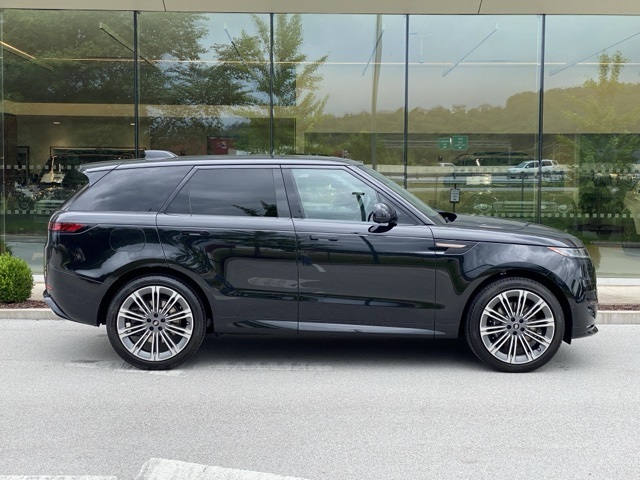 2025 Land Rover Range Rover Sport SE photo 7