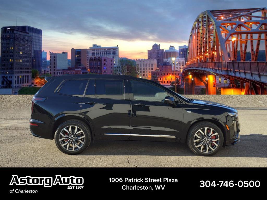 2024 Cadillac XT6 Sport photo 2