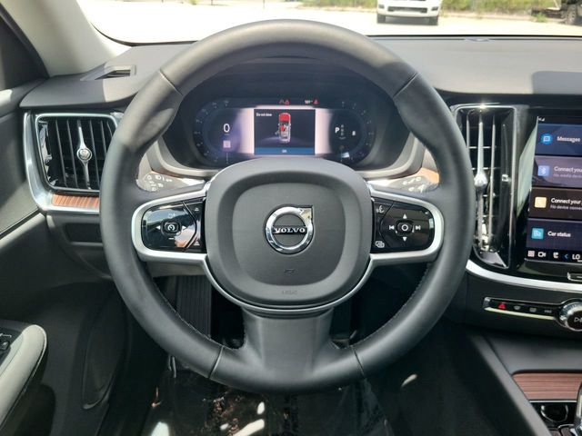 2025 Volvo V60 Cross Country B5 Plus photo 25