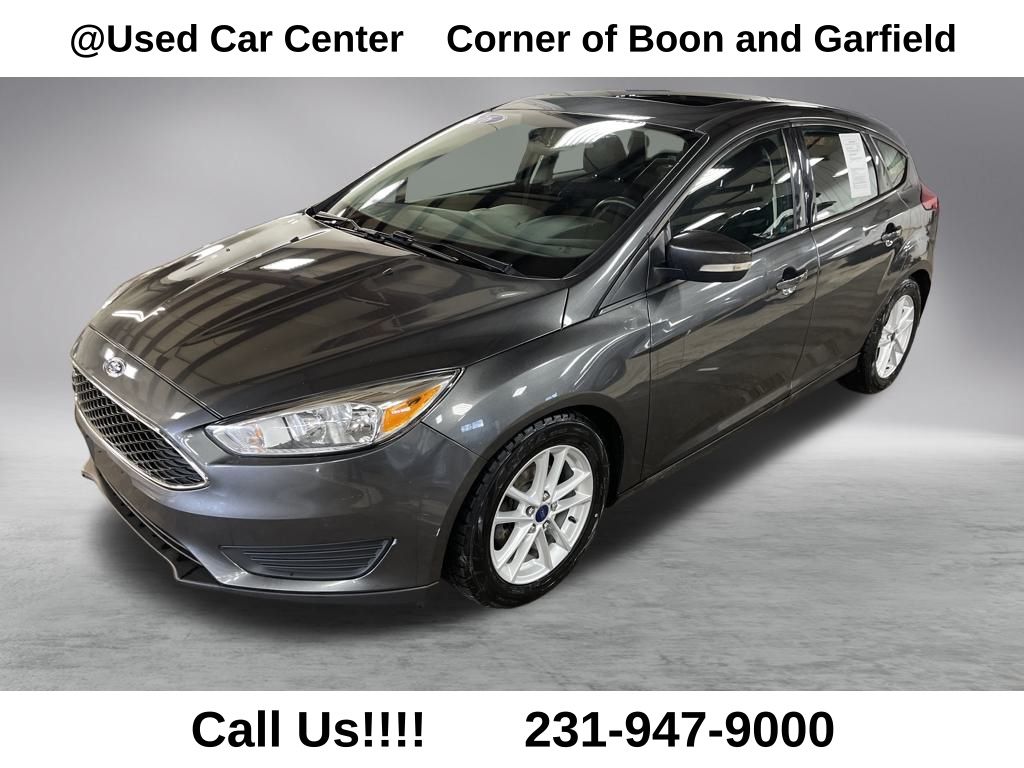 2016 Ford Focus SE's photo