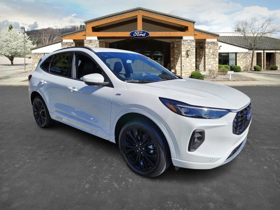 2025 Ford Escape ST-Line Elite photo 2