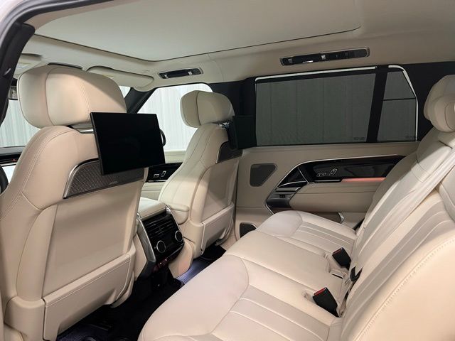 2025 Land Rover Range Rover Autobiography photo 10