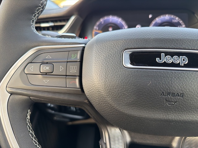 2025 Jeep Grand Cherokee Altitude photo 18