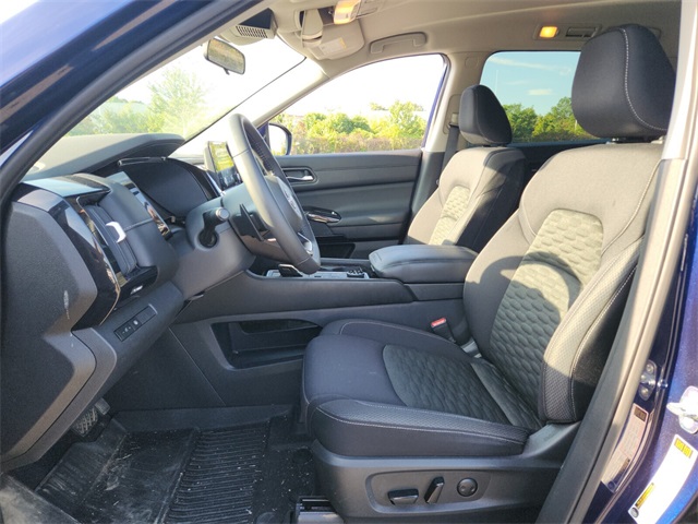 2022 Nissan Pathfinder SV photo 9