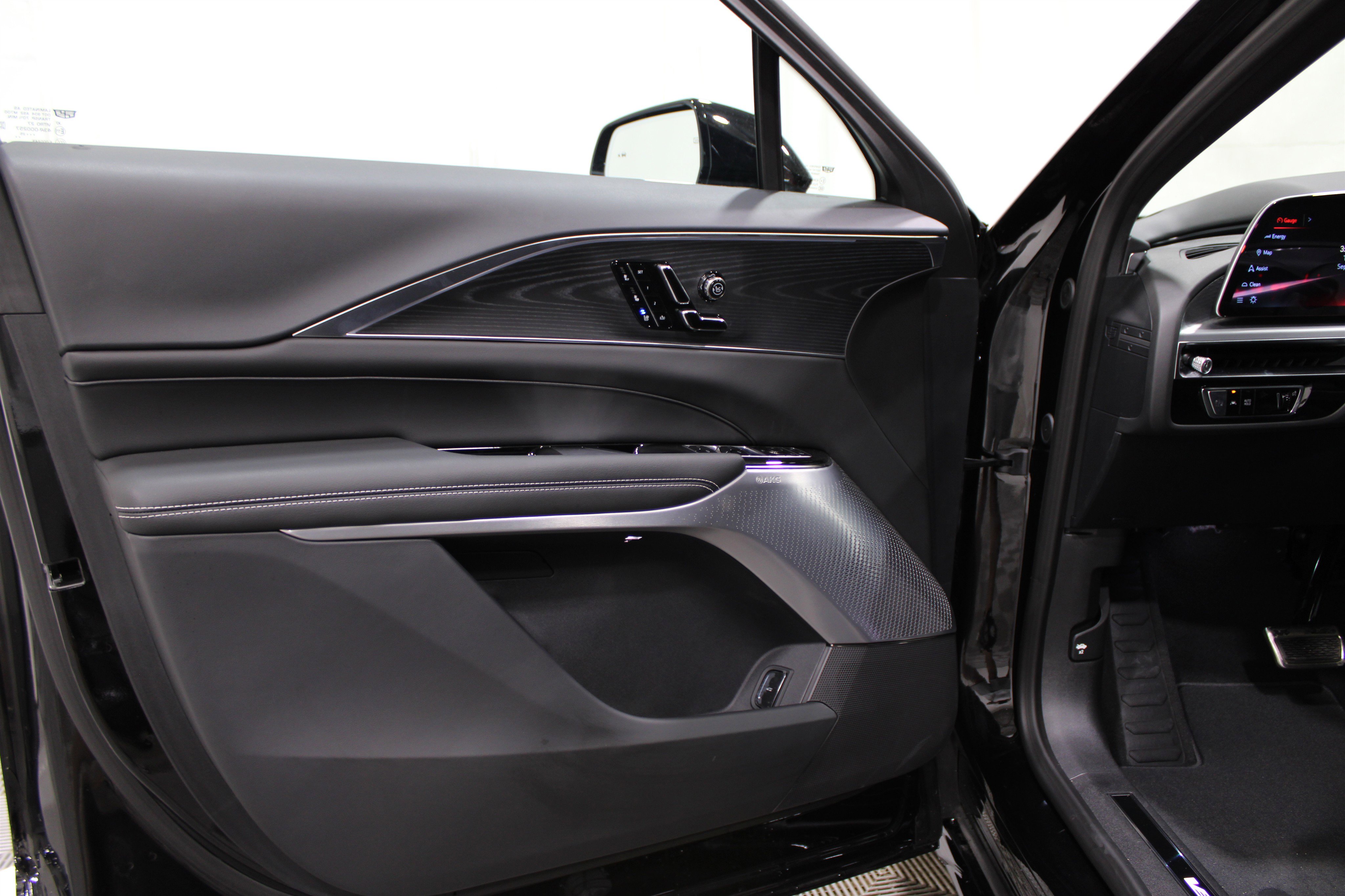 2026 Cadillac Lyriq photo 4