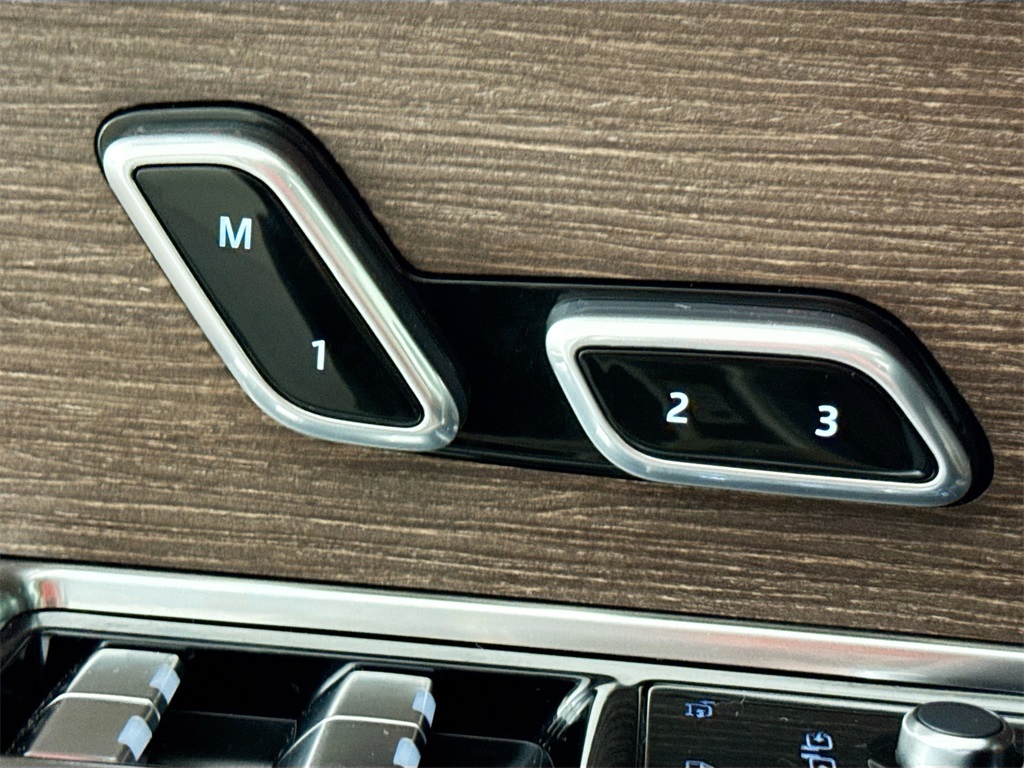 2025 Land Rover Range Rover SE photo 19