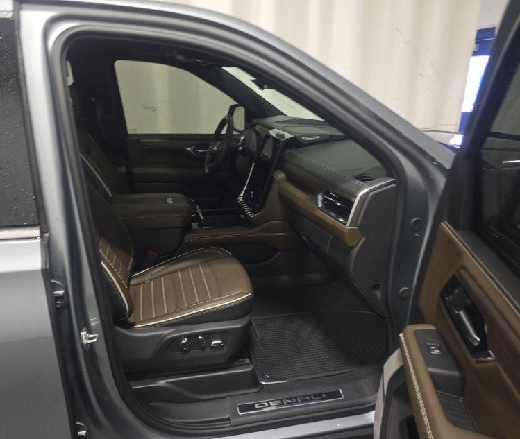 2025 GMC YUKON XL - Image 3