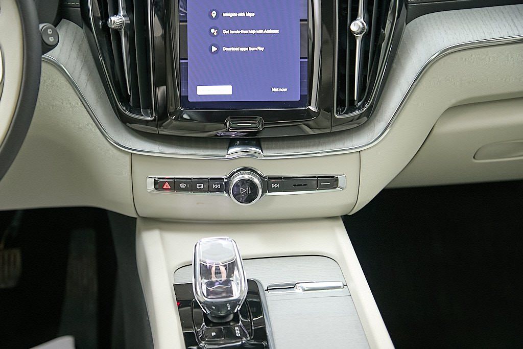 2024 VOLVO XC60 - Image 23